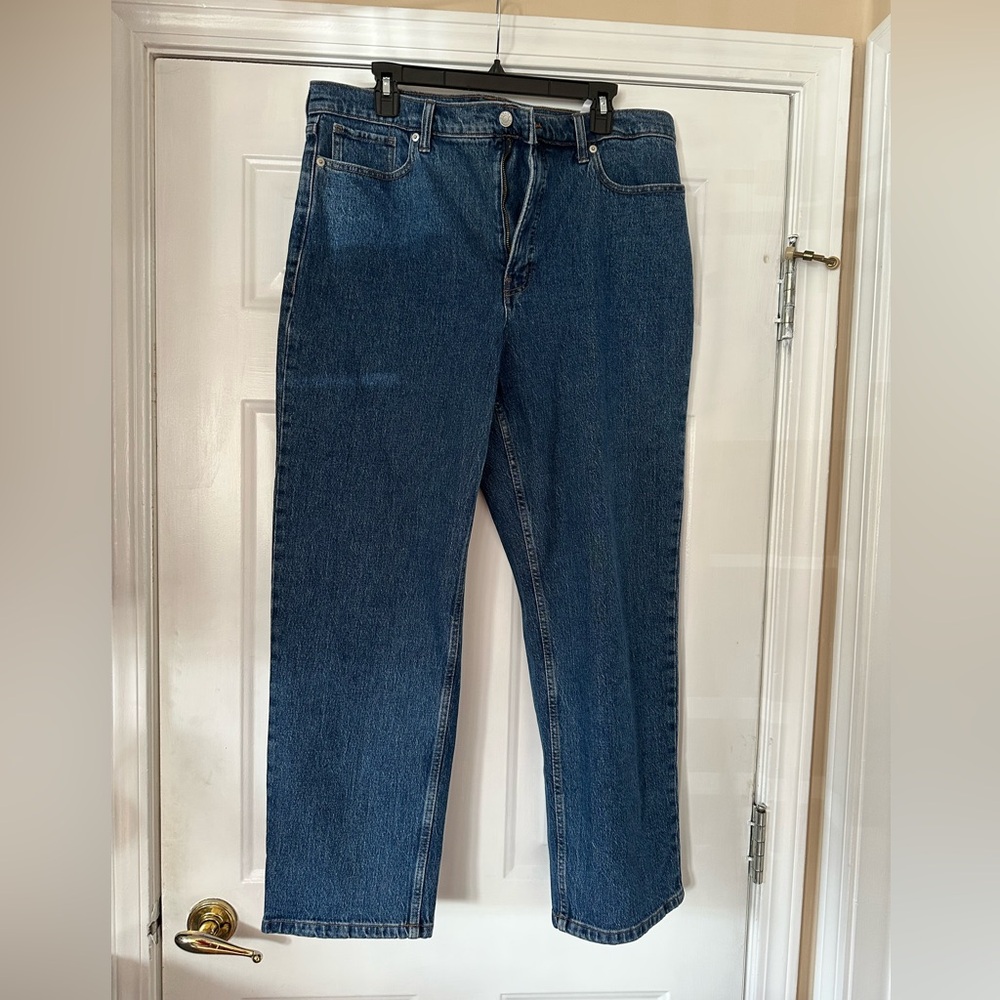 Banana Republic Women’s high Rise Straight fit Blue Jeans. Size 14/32